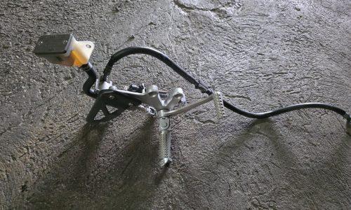 SUZUKI GSXR 600 2003 DESNA STOPALKA Z ZAVORO